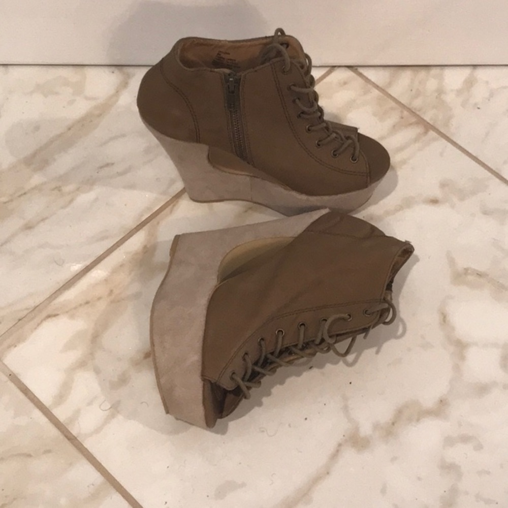 Steve Madden Wedges Size 8
